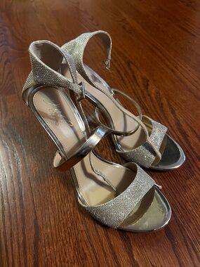 Jewel Badgley Mischka Gold Glitter and Metallic Rihanna  Heels